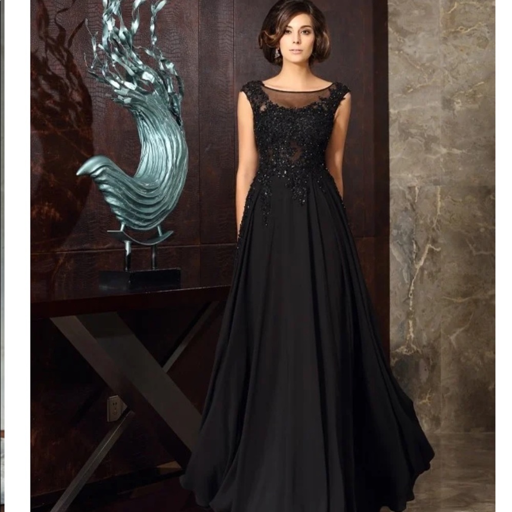 A-Line/Princess Scoop Applique Sleeveless Long Chiffon Mother of the Bride